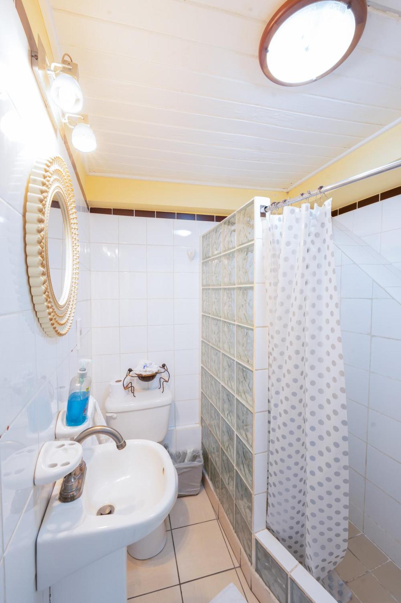 Deyna'S City Inn セントジョージズ 部屋 写真